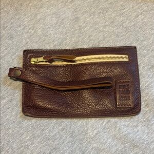 Portland Leather Goods Adriana wristlet in Cold Brew